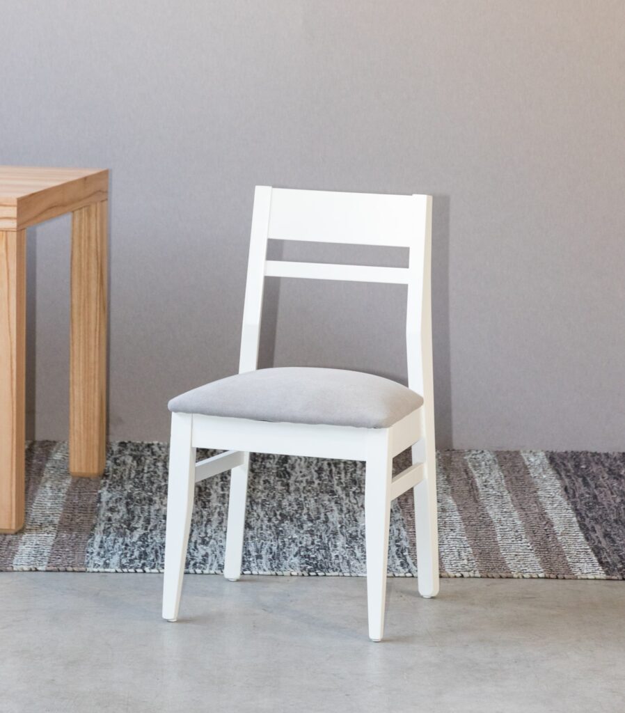 Tips para elegir los modelos de sillas de madera adecuados